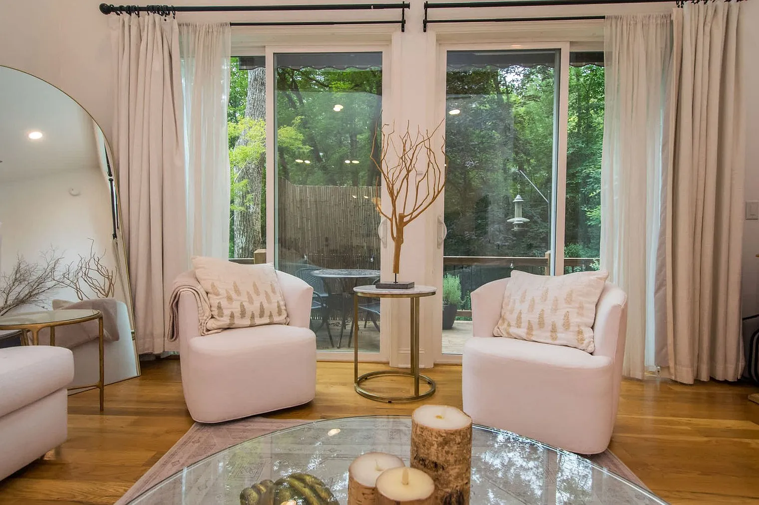 2 bed, 1.0 bath, 796 sqft, $4,200 — Photo 3