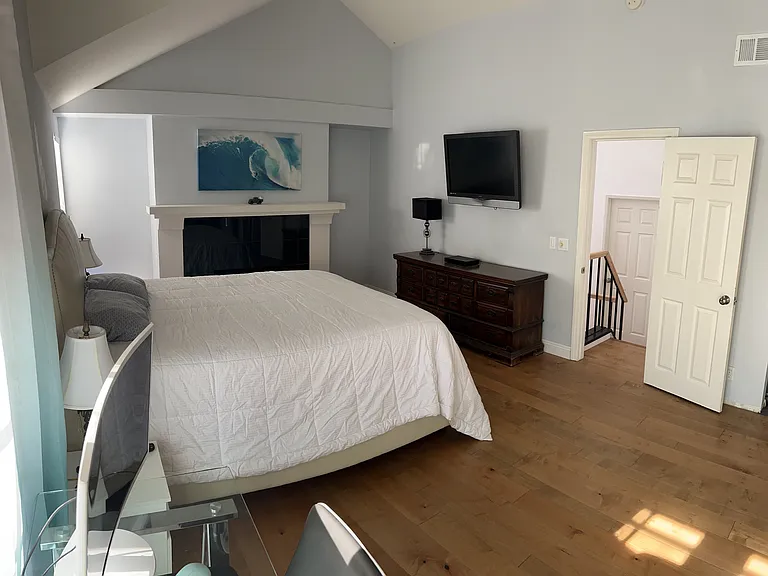 821 W 15th St #3D — Photo 24