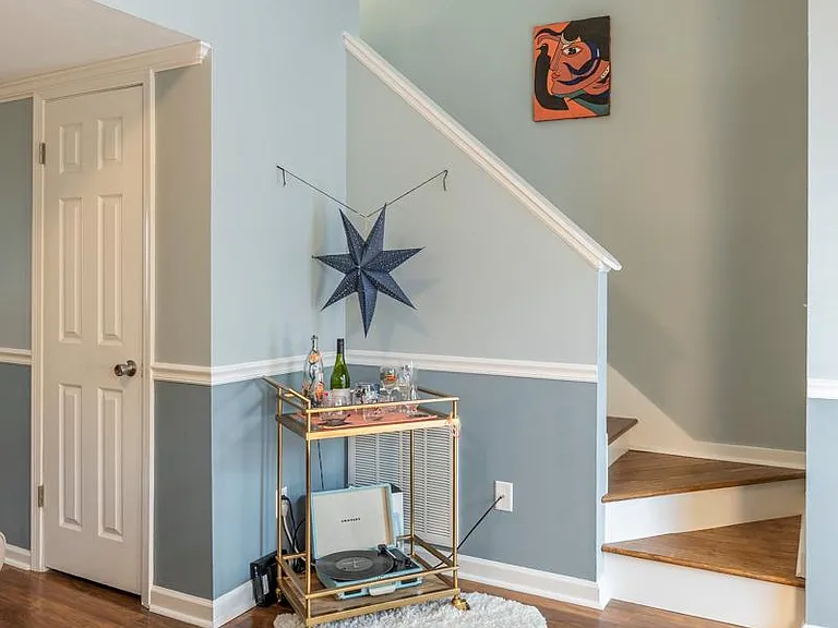 510 E Gillespie St #B8 — Photo 10