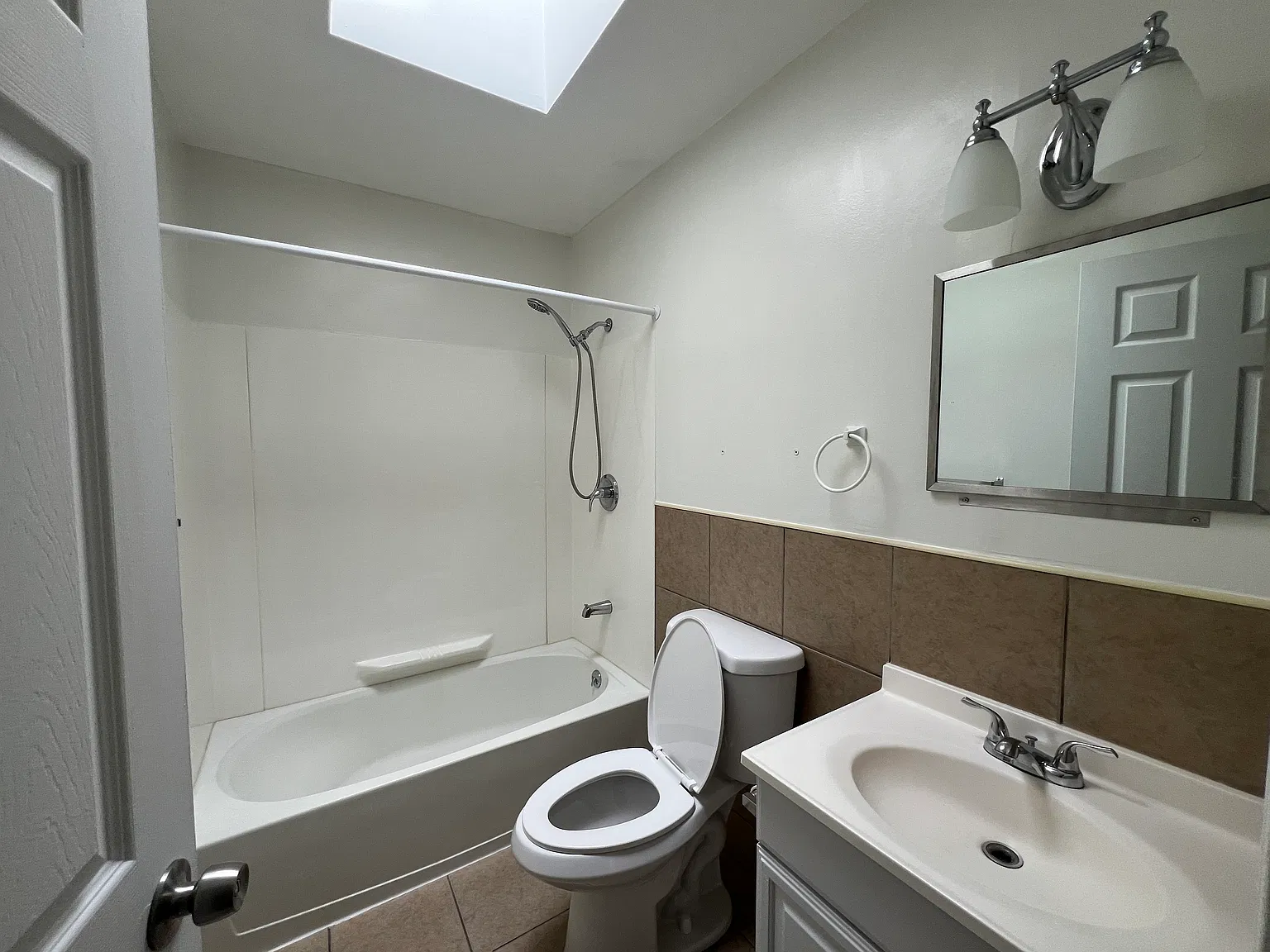 2 bed, $950 — Photo 2