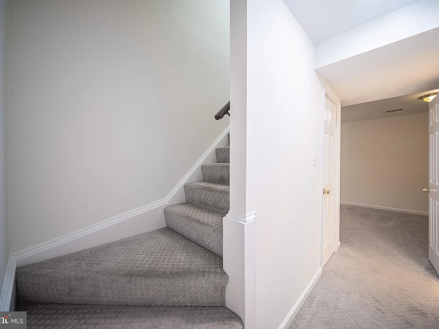 3 bed, 4.0 bath, 2040 sqft, $3,175 — Photo 4