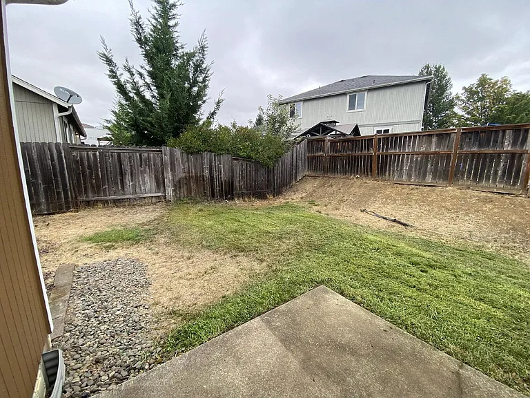 660 Callahan Dr — Photo 40