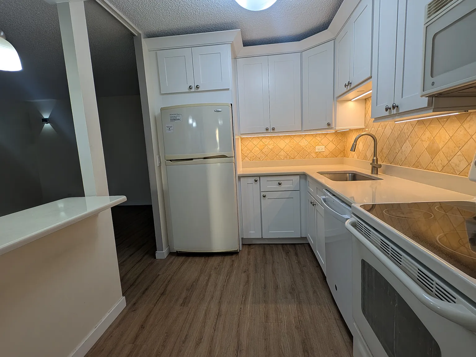 1 bed, 900 sqft, $2,100 — Photo 4