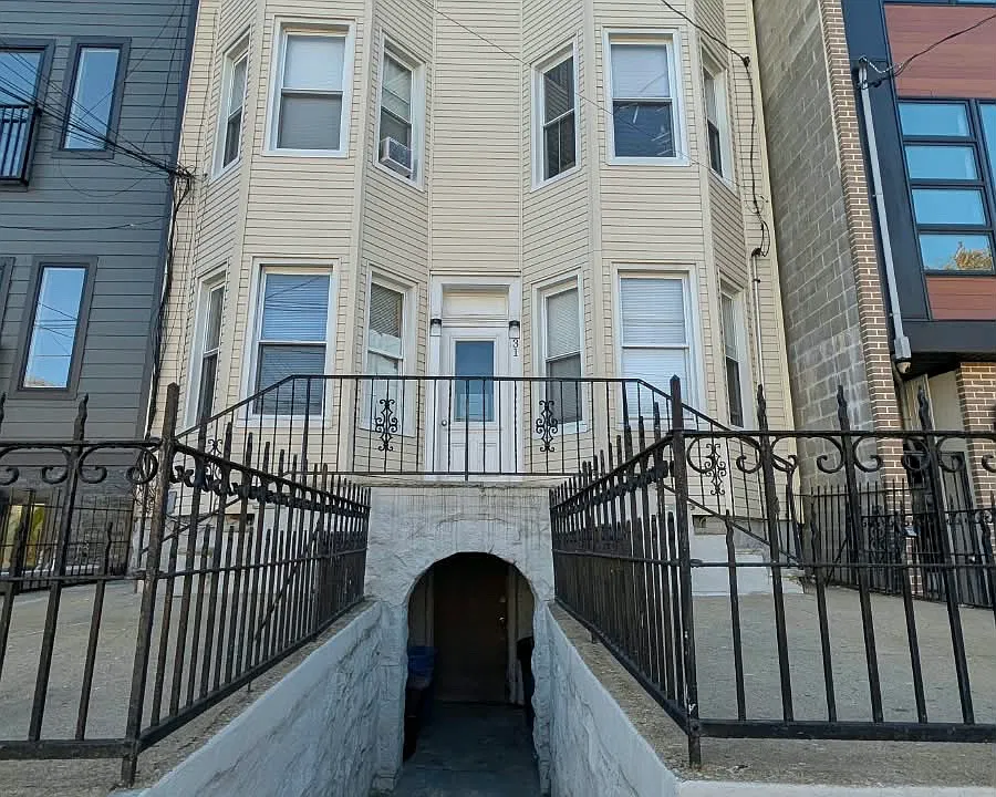 31 Carlton Ave #5