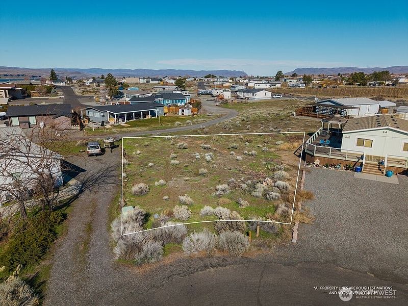 2nd image of 606 SW Grant Place