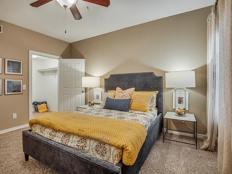 Creighton - 2 Bed / 2 Bath - 1,132 Sq.Ft.