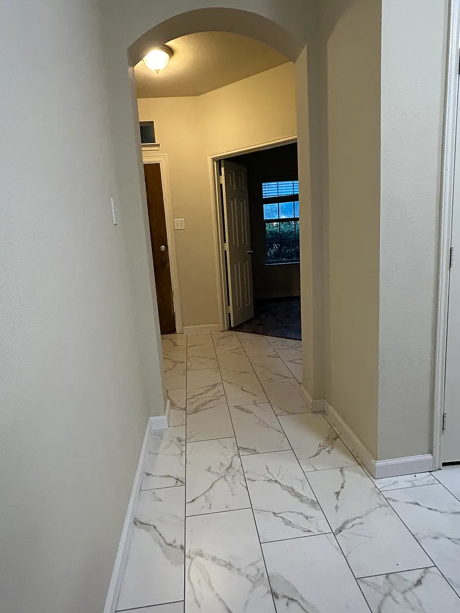 Building Photo - 3008 Pinecrest Dr