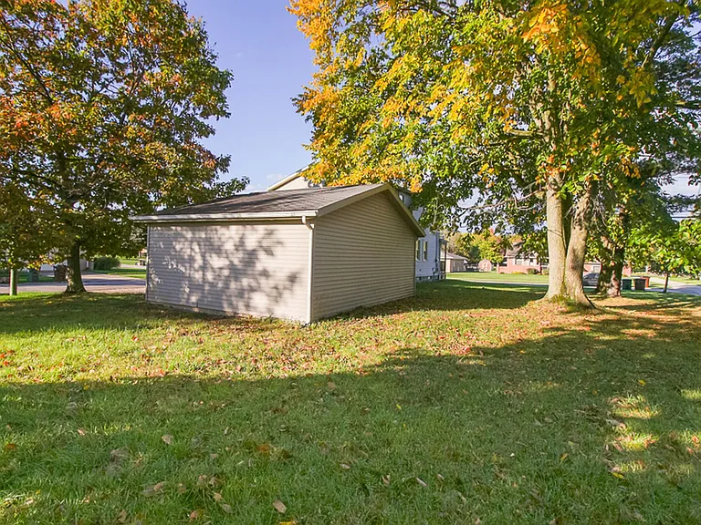 7329 Ward Rd — Photo 5