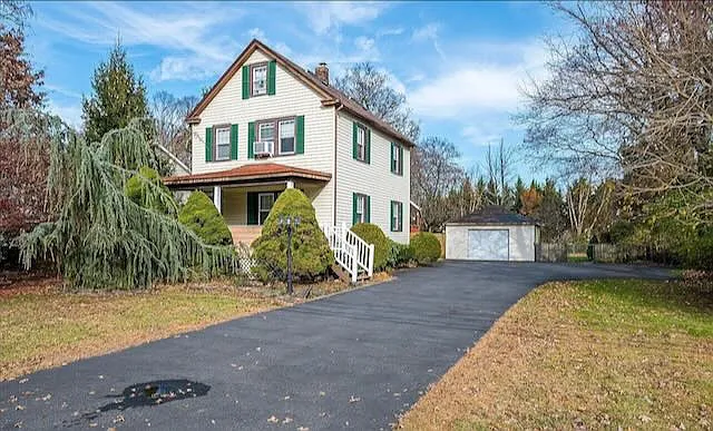 61 Stouts Ln — Photo 3