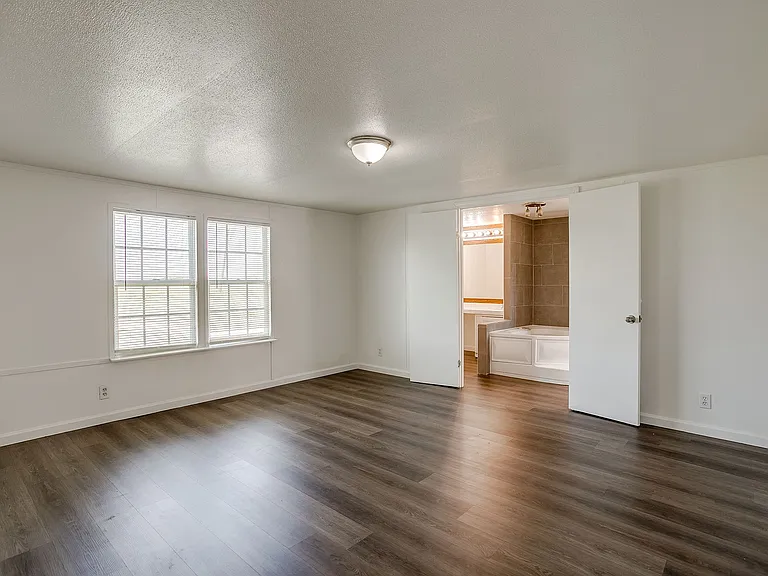 4248 FM 67 — Photo 3