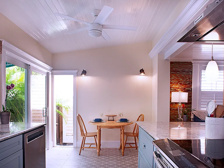 1118 Varela St — Photo 17