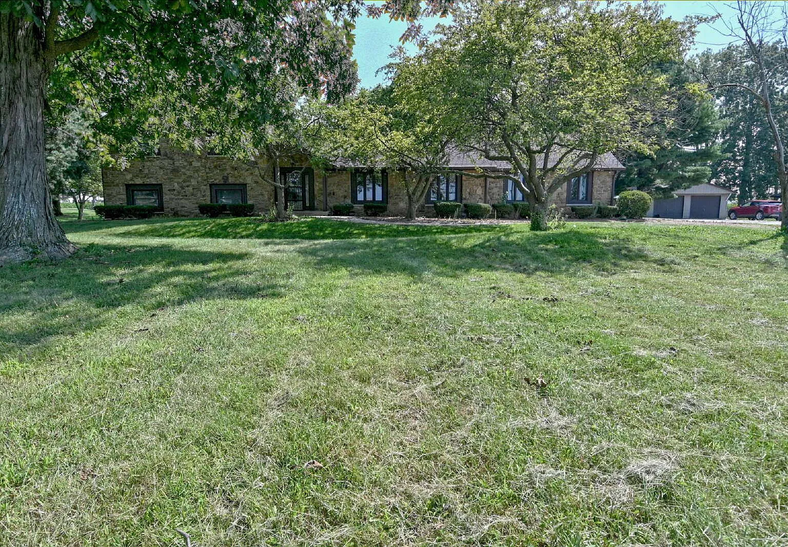 3 bed, 4.0 bath, 3804 sqft, $4,000 — Photo 2