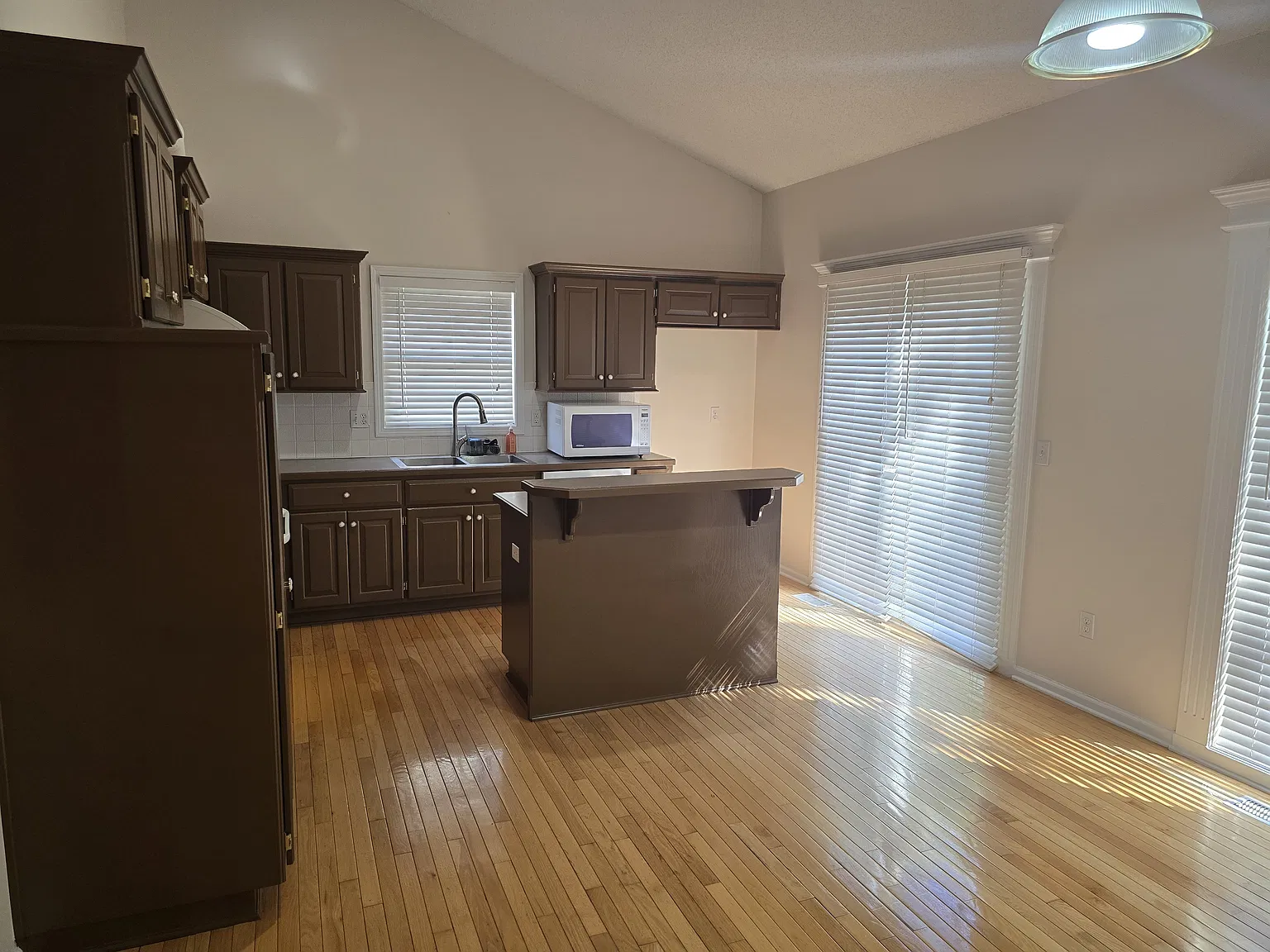 4 bed, 1346 sqft, $2,500 — Photo 3