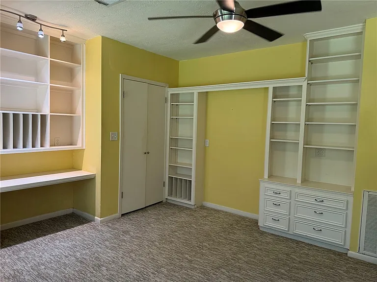 6015 Los Robles Dr #A — Photo 10