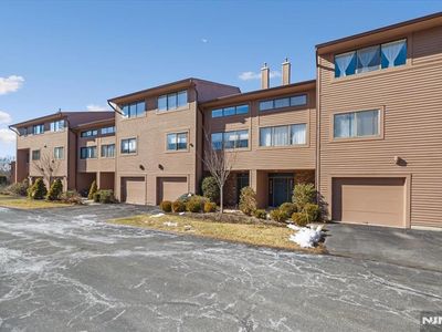 142 Windsor Cir, Township Of Washington, NJ, 07676