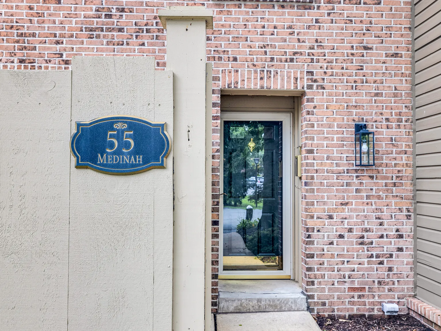 3 bed, 2.5 bath, 1850 sqft, $2,300 — Photo 3