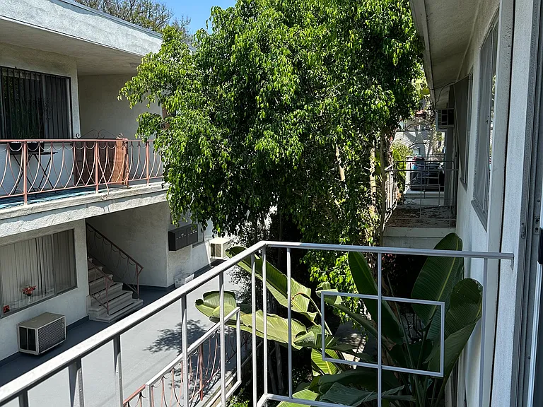 1355 N Poinsettia Pl #8 — Photo 4