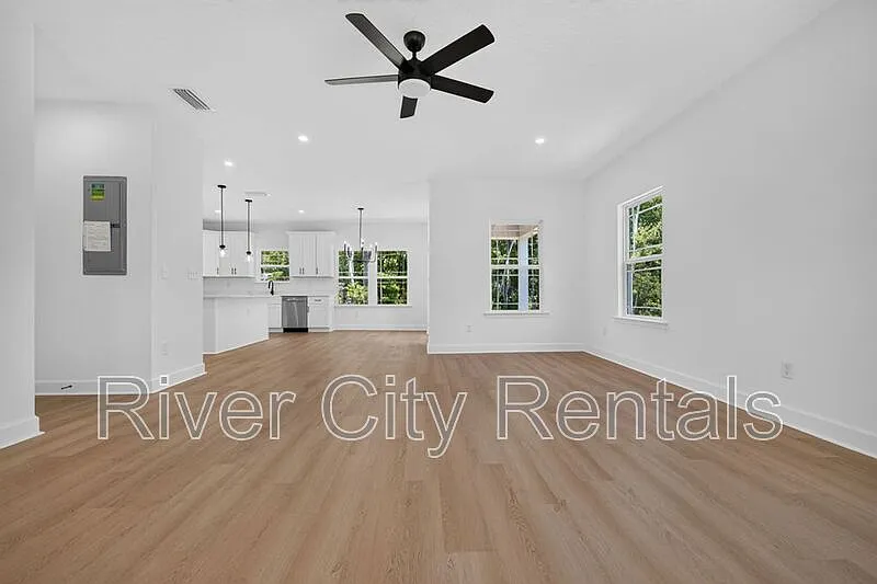 3 bed, 2.5 bath, 1691 sqft, $1,999 — Photo 4