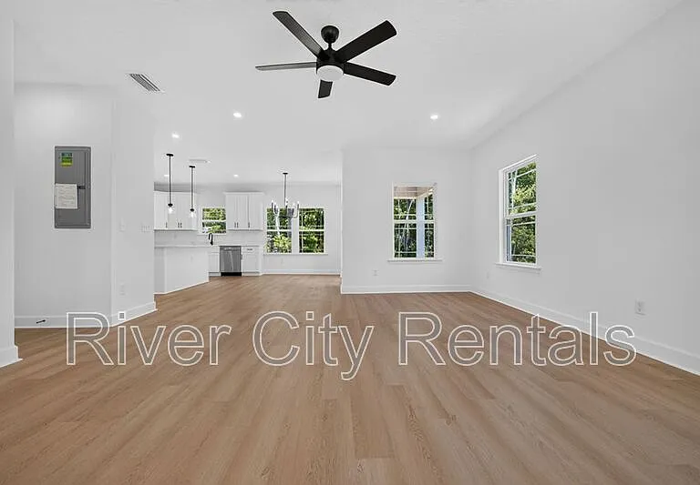 1181 Floyd St — Photo 4