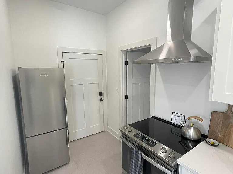 128 W Ash St #4 — Photo 6