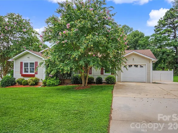 3567 Carington Ln, Statesville, NC 28625