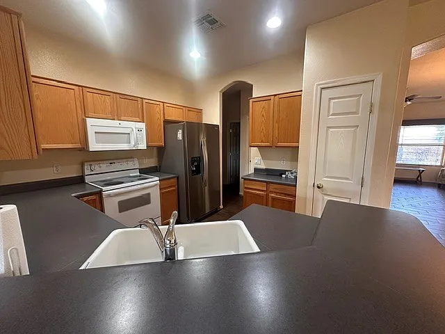 4 bed, 1656 sqft, $2,250 — Photo 3