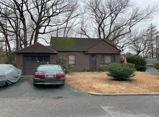 53 Carnarvon Cir, Springfield, MA 01109