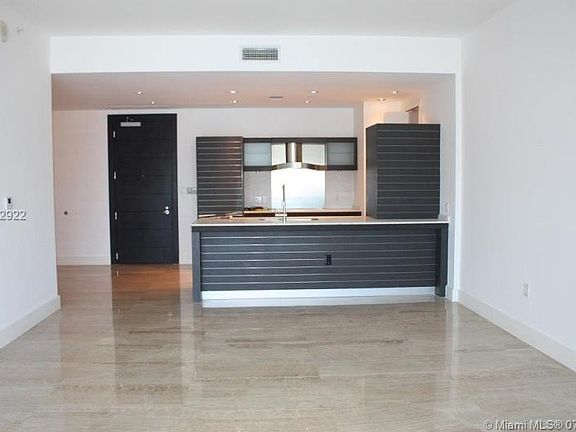 3rd image of 200 Biscayne Blvd Unit 4610