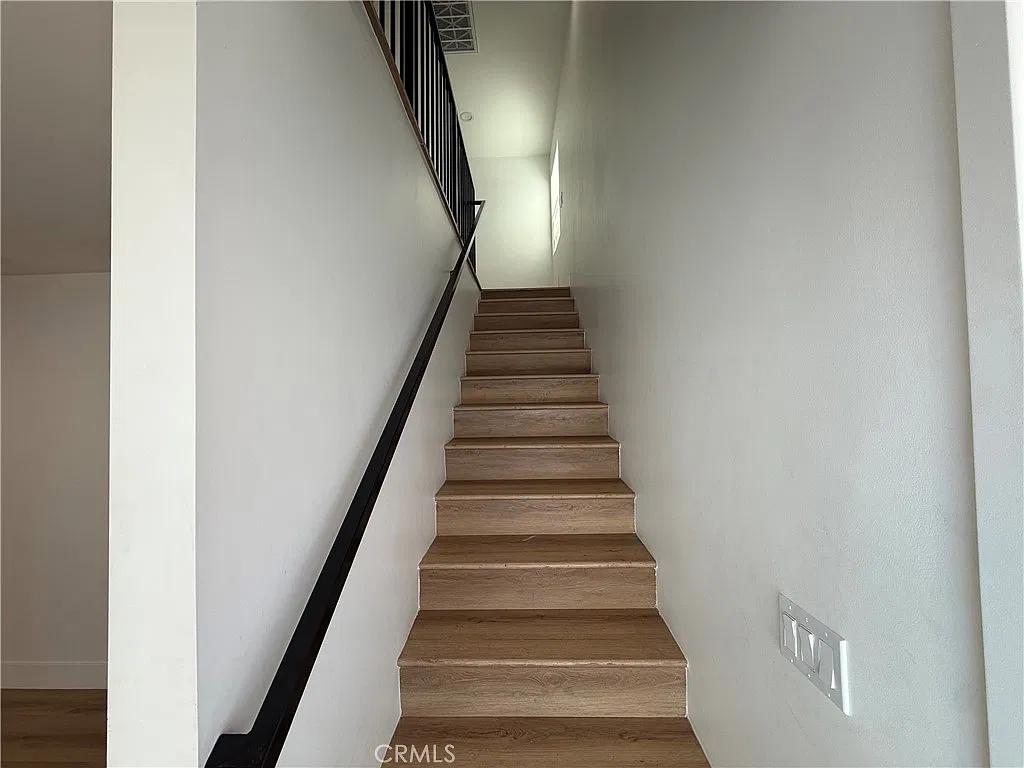3 bed, 1200 sqft, $4,250 — Photo 3