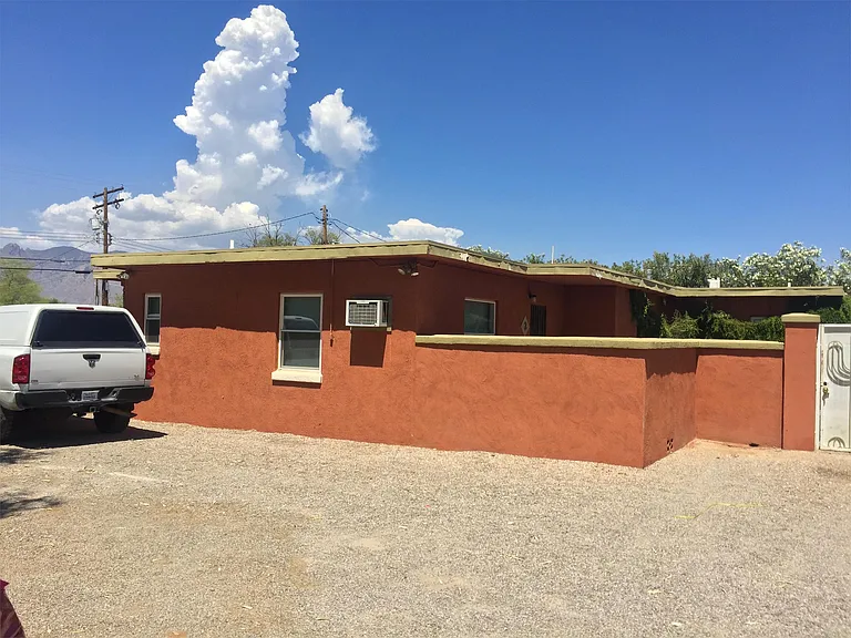 304-306 E Blacklidge Dr — Photo 12