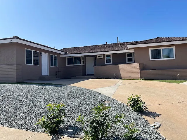 92 Glover Ct — Photo 1