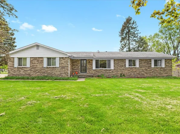 180 Meadowview Dr, Howell, MI 48843