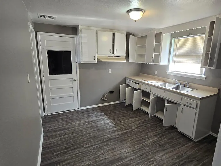 864 E Steed Dr — Photo 6