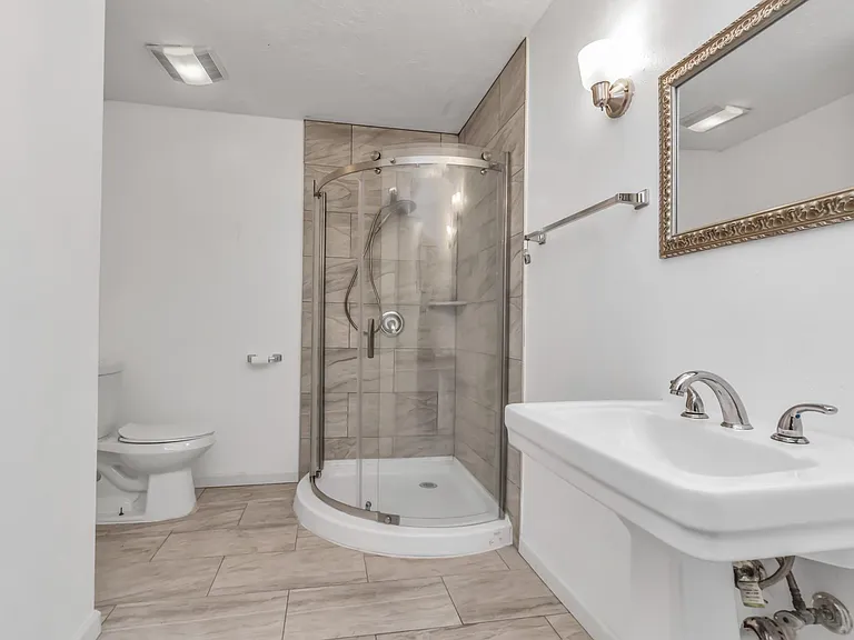 602 Everett St — Photo 22