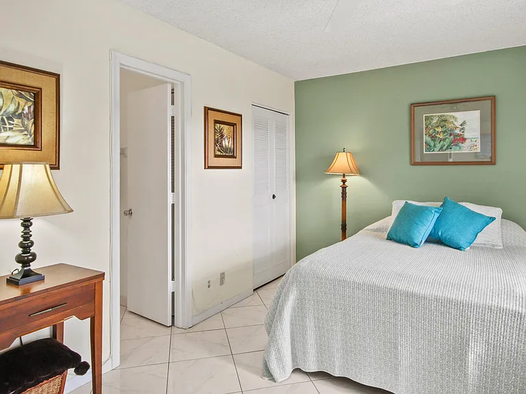 1001 Flame Vine Ave #202 — Photo 6