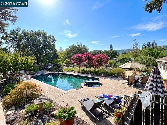 5th image of 162 La Questa Dr