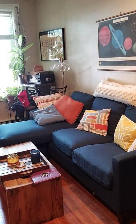 Living room w/hardwood floors