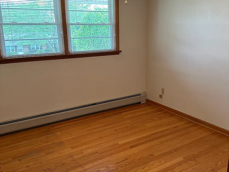561 Broadview Dr — Photo 11