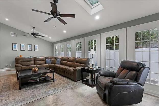 11212 Carrollwood Dr — Photo 39