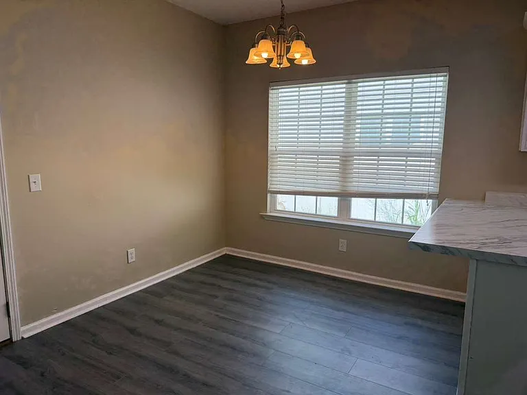 900 Rachel Ln — Photo 5