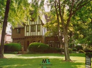 902 Balfour St, Grosse Pointe, MI 48230