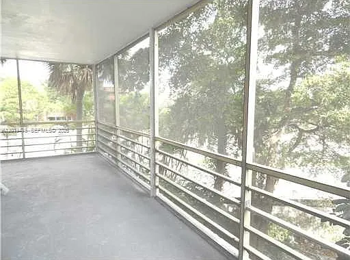 Royal Oaks Condo — Photo 2