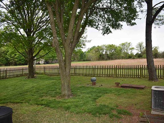 4th image of 125 Diamondhead Dr