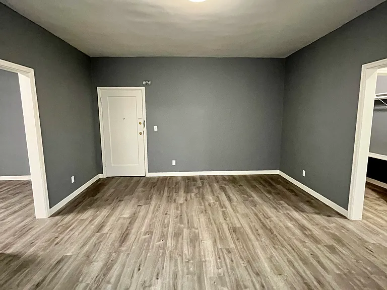 1140 E Elk Ave #3 — Photo 3