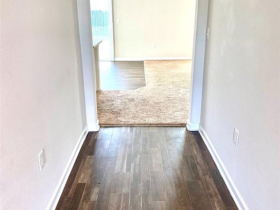 5th image of 411 Belcaro Dr