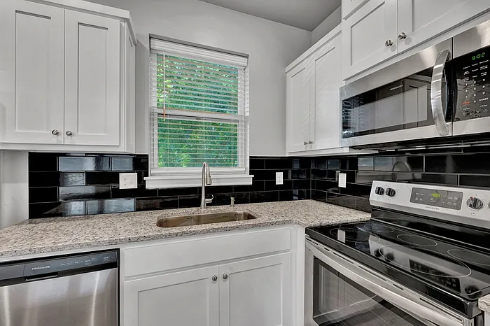 1138 N Blackwelder Ave #3 — Photo 5