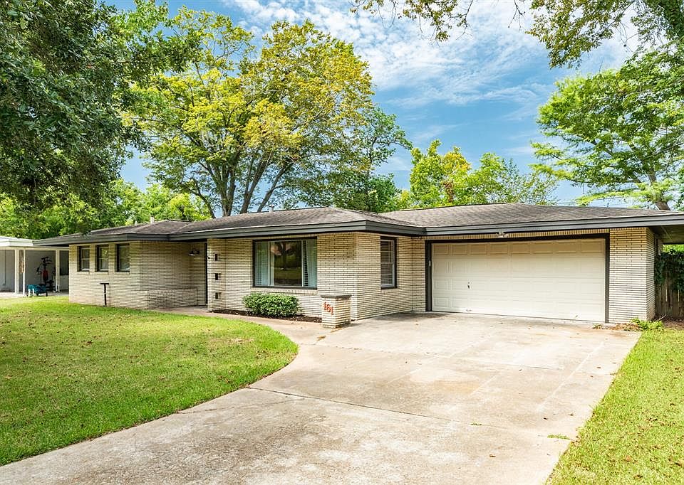 161 Oak Dr, Lake Jackson, TX 77566 MLS 38046471 Zillow