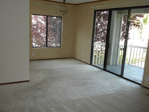 LIVINGROOM &amp; DINING AREA