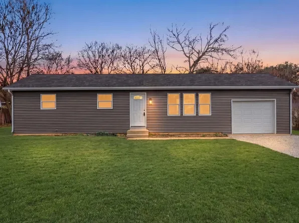 1103 E Lake St, Knox, IN 46534