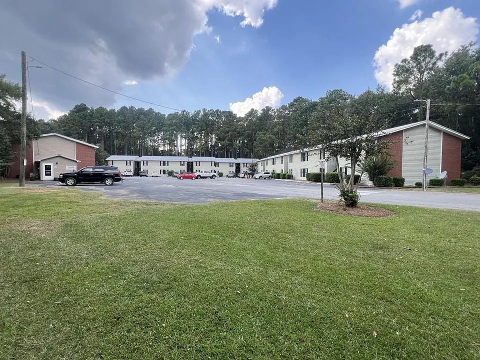 Fitz Carlton Apartments
